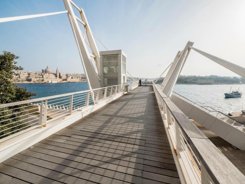 Marvellous Apartment With Valletta And Harbour Views Sliema Eksteriør billede